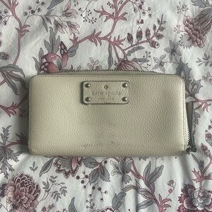 Kate Spade Wellesley Leather Wallet Cream Preppy Essential Neutral Luxury
